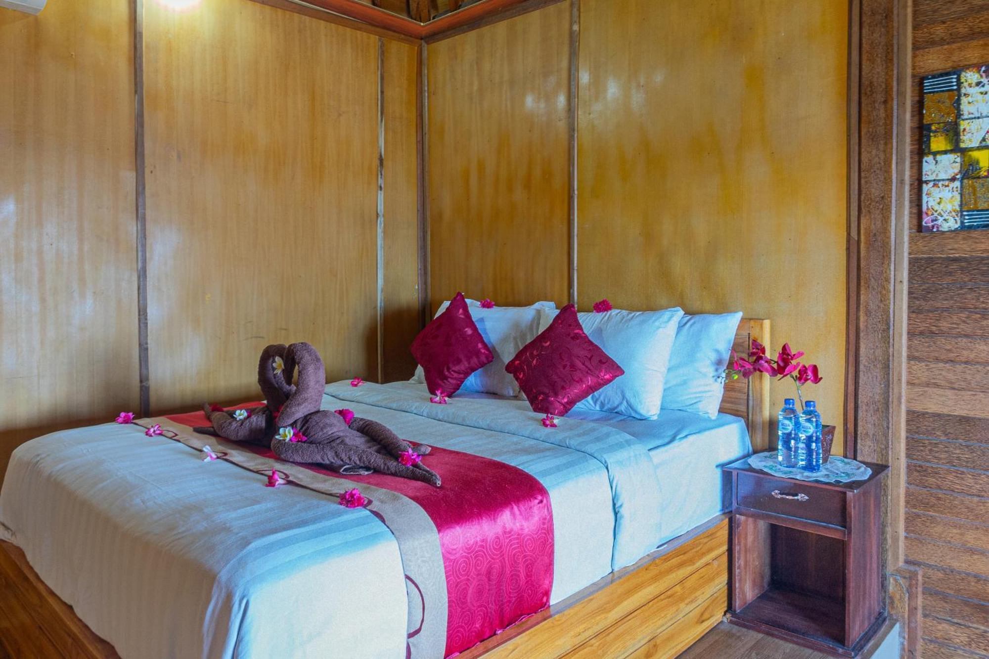 Manta Cottages With Sea View Batununggul Exterior foto